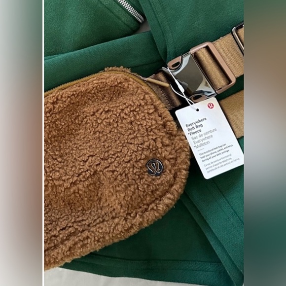 LULULEMON/Everywhere FLEECE BELT BAG/NEW - Picture 3 of 8
